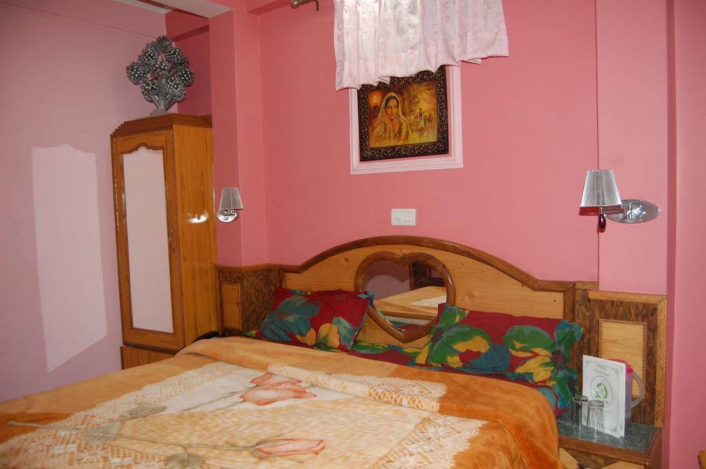 Hotel Ashish Inn Kandaghat Room photo